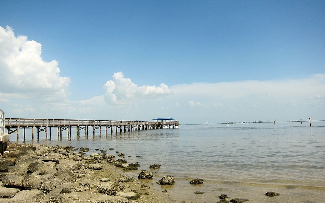 The Safety Harbor fishing pier over Tampa Bay